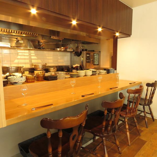 There are counter seats.You can relax and enjoy your meal and drink in the calm interior.We are also looking forward to your visit ◎ Please enjoy soba, snacks and sake on your way home from work.It is a cozy space that even first-timers can easily visit.