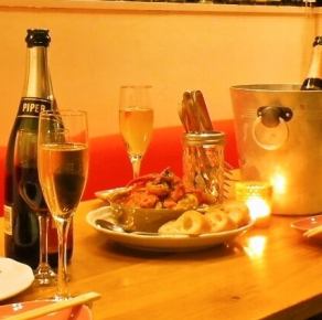 窓側のお席は女子会やコンパなどに♪8名様までOKです！人数に合わせてレイアウト変更ＯＫ！