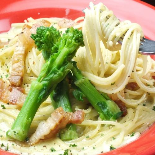 Asparagus and bacon cream pasta
