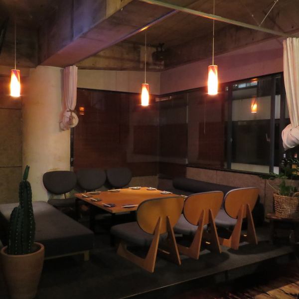 小上がりのソファ席は人気の為、お早めにご予約ください！誕生日のサプライズもご用意しておりますので、デートや記念日、ご友人のお誕生日のお祝いなど当店にお任せください！ご一緒に大切な人と大切な時間を演出させて頂きます！是非お気軽にお問い合わせください！