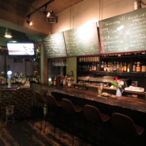 ゆっくり飲むときはカウンターへ♪スタッフと話ができるおすすめ席☆