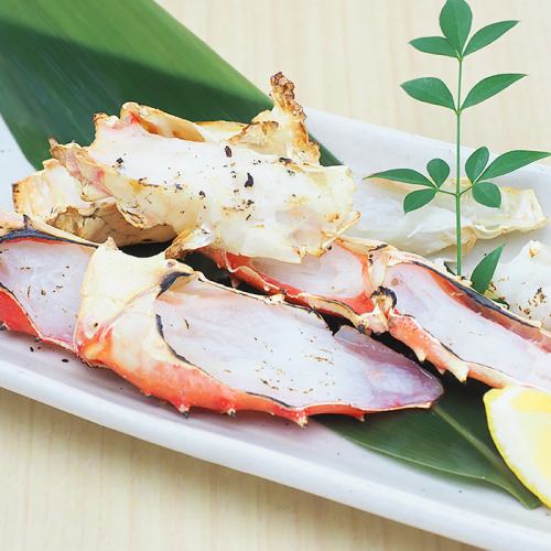 Grilled raw king crab