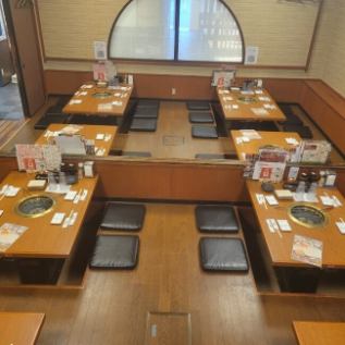 最大４０名様が入れる掘りごたつ式お座敷がございます。宴会などの集まりに最適。4名×4席、6名×4席、計40名