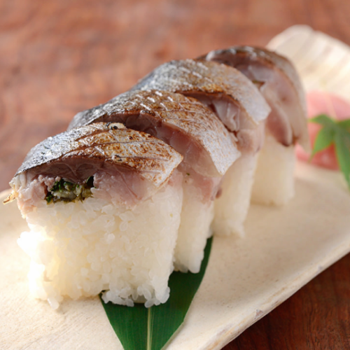 Specialty! Specialty! Seared mackerel sushi (1 skewer (8 pieces))