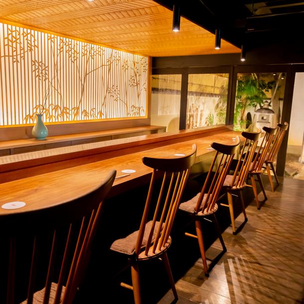 [For anniversaries and birthdays♪] Spend a blissful time in a renovated Kyomachiya that was built in the Taisho period! Feel free to visit us as if you were in an izakaya. The counter seats can also be partitioned off, so it's like a couple's seat. Can be used forWe also have private rooms that have been renovated from a storehouse, as well as large private rooms that are filled with elegance.