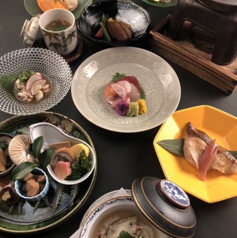 在大正時代的京都聯排別墅中享受京都美食和清酒工匠的傑作。