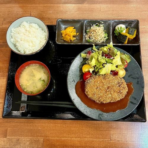 佑助特製ミンチカツランチ