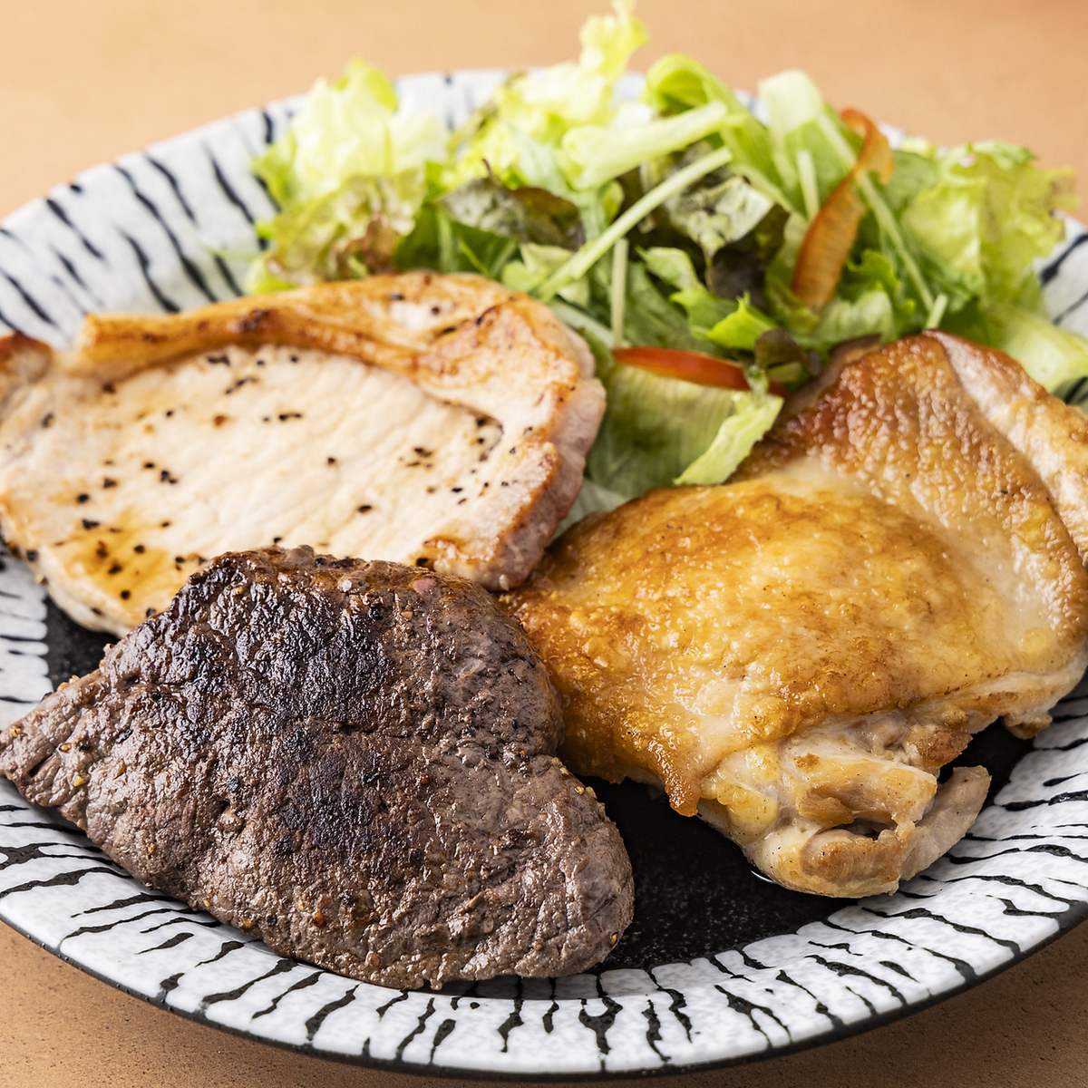 【自慢◎】佑助のこだわりの肉料理をご堪能ください♪