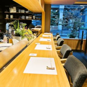 The counter seats are made from a single precious piece of Yoshino cypress, allowing you to watch the chefs at work right in front of you.There are 7 seats available.