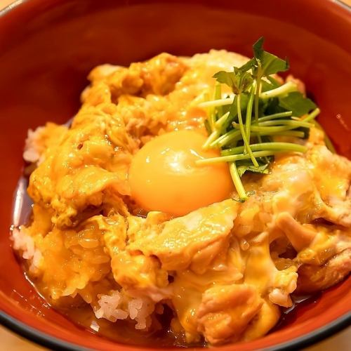 提供午餐菜單，包括我們的招牌“黃金親子丼”