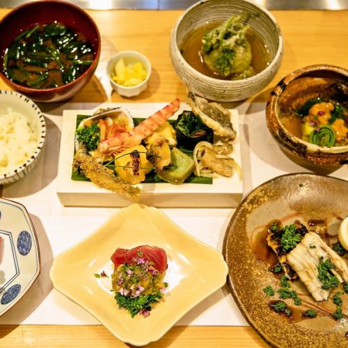 [◆主廚精選套餐◆] 開胃菜、生魚片、碗、八吋、油炸或燒烤食品、餐食