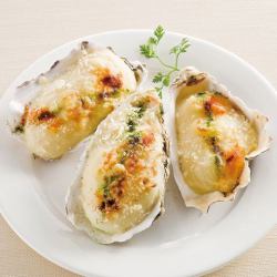 Homemade white sauce 3 pieces of oyster gratin in the shell