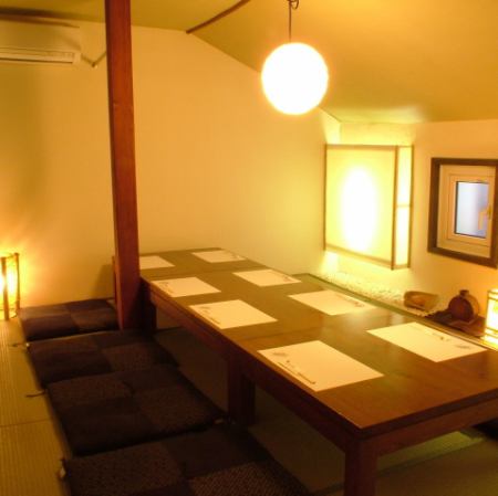 The private tatami room is recommended for families and parties! We offer a variety of course meals, including a banquet course and a wild blowfish sashimi course! You can enjoy it without worrying about your surroundings.Spend your time surrounded by delicious food and smiling faces in a relaxing space! *All seats in the restaurant are non-smoking!