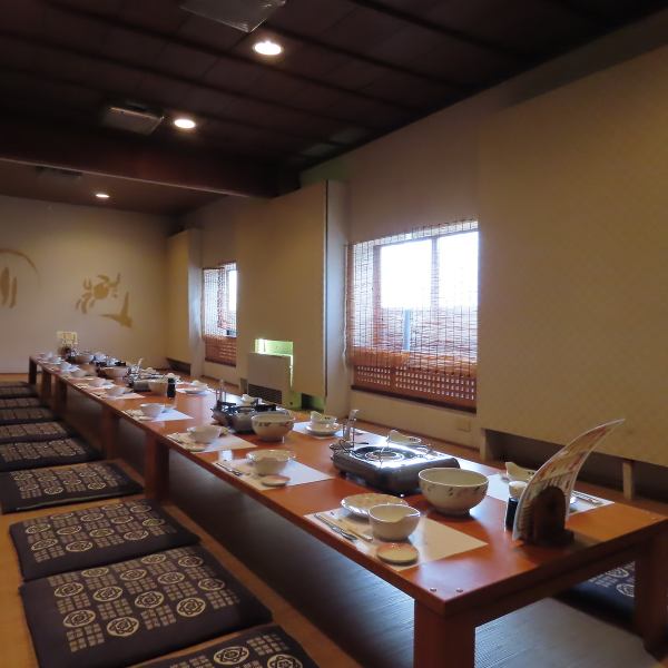 最大35名までの座敷。2F貸切で最大50名迄可！大人数宴会もおまかせ！！ご予算、人数、ご要望などお気軽にご相談ください。大人の癒し空間で、贅沢なデートや宴会にピッタリです！間接照明で落ち着く空間が広がっております。