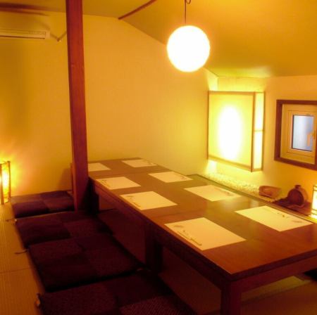 8名様まで用の少人数お座敷個室もご用意しております！贅沢なひとときを過ごせる、ゆったりとした空間で家族や友人と思い出を作ろう！周りを気にせずにおいしい蟹料理を堪能できるお店です。各種コース料理もご用意しています。※店内全席禁煙