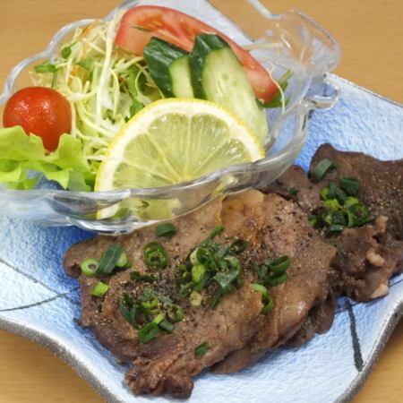 Thick-sliced beef tongue grilled with salt