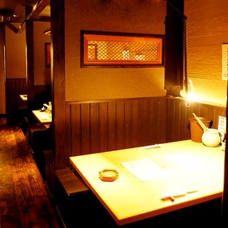 [Table seats 2 to 4] Table seats that you can feel free to use without reservation! Please enjoy the famous sake that is irresistible for liquor lovers to your heart's content.Find your favorite one.