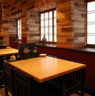 [2nd floor] You will be healed in the interior where you can feel the warmth of wood.The table is very clean, creating an environment where you can concentrate on your meals and drinks.
