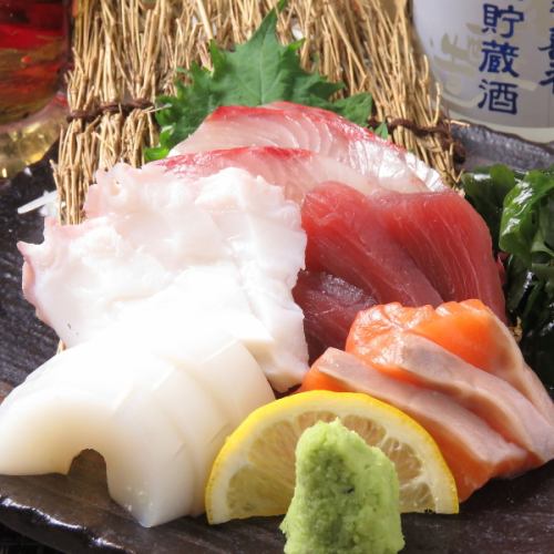 使用瀨戶內海的新鮮海鮮烹製的各種菜餚