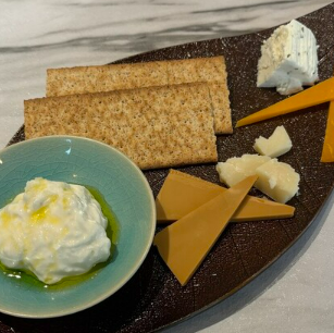 オストのチーズ盛り合わせハーフ