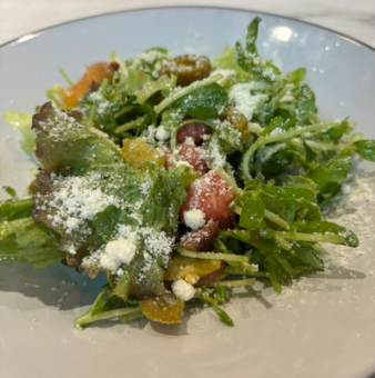 豆苗とハラペーニョとフルーツのサラダ