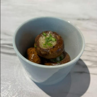 スペインで食べたマッシュルームとニンニクオイルの鉄板焼き