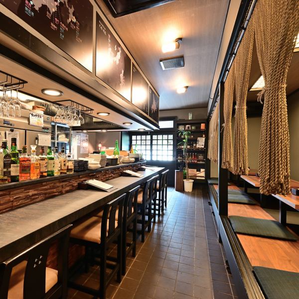 ゆったりとしたカウンター席は全10席。デートや記念日など少人数でのご利用におススメです♪