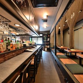 ゆったりとしたカウンター席は全11席☆