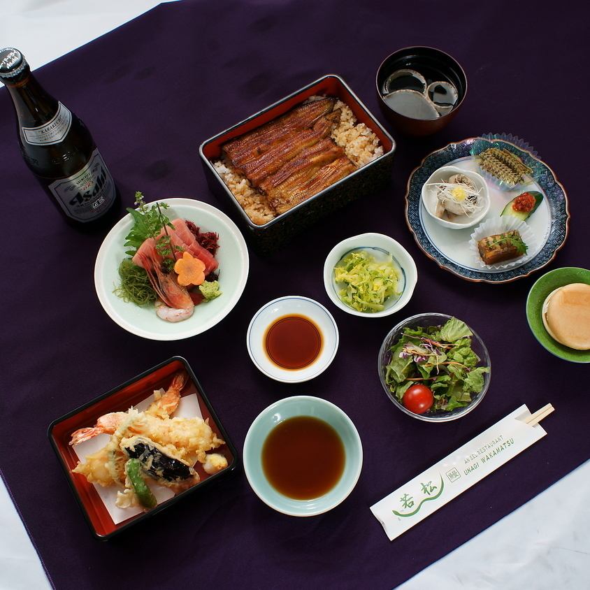 老舗の鰻・天ぷら専門店。贅沢なコースはいかがでしょうか。