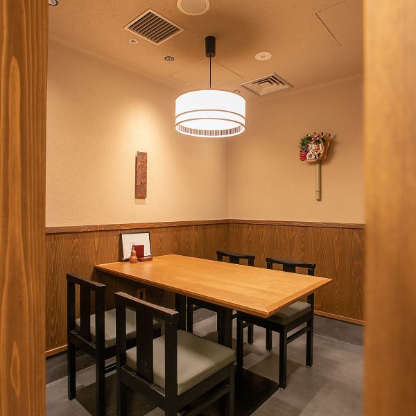 [Private room where you can relax and relax] There is a private room that can accommodate up to 4 people.Seats especially recommended for people with children.Because it is a semi-private room, you can relax and enjoy our specialty soba noodles.