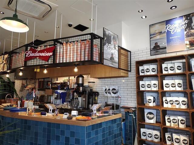 A hamburger specialty store located in Shisui Premium Outlets [Rockaway Burger] Please drop in for lunch during shopping, cafe time, and dinner on your way home from shopping!