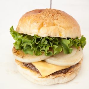 チェダーチーズビーフバーガー