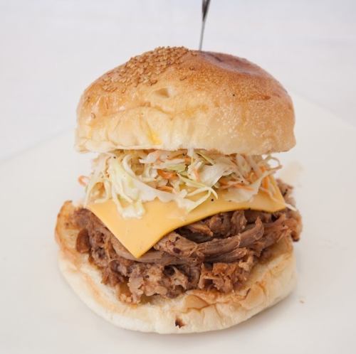 プルドポークチェダーチーズバーガー