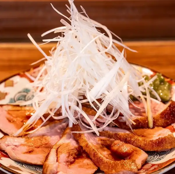 【◆極上の炭香◆】旨味を凝縮した鴨肉とネギの甘みが引き立つ！炭焼き鴨ネギワサビ