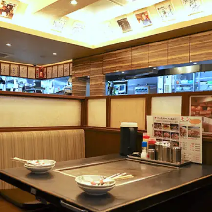 小さな子供連れのファミリーも気兼ねなく、お食事が出来ます！千日前線鶴橋駅から徒歩3分♪広々としたテーブルで熱々のお好み焼きや鉄板焼きをゆったりとお召し上がりいただけます♪ご家族でのお食事や普段使い、気軽な女子会や仲間内での飲み会にもピッタリ！明るく開放的な雰囲気の中、楽しいひとときを過ごせます◎