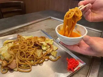 焼きそば　ミックス（いか　豚　えび）生卵付き