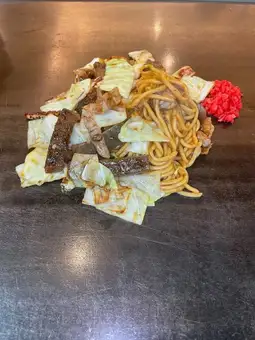 焼きそば　あじくらやスペシャル（いか　豚　すじ　こんにゃく)