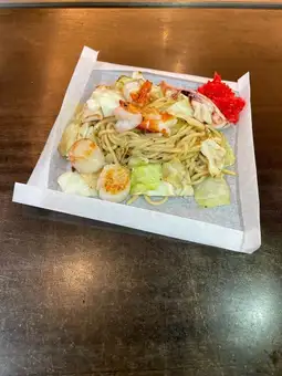 塩焼きそば　海鮮スペシャル（いか　えび　貝柱）/焼きそば　いか豚ねぎ３倍盛り（目玉のせ）