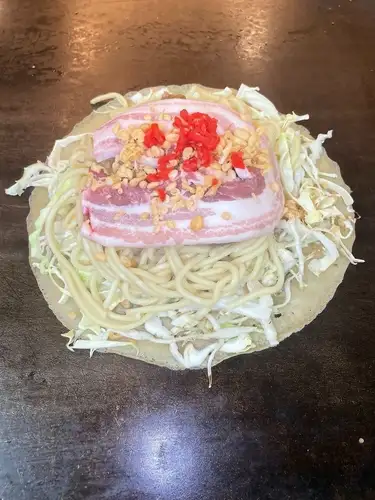 洋食焼そばモダン　　すじ豚