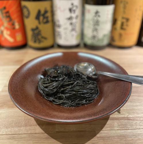 墨魚汁意麵