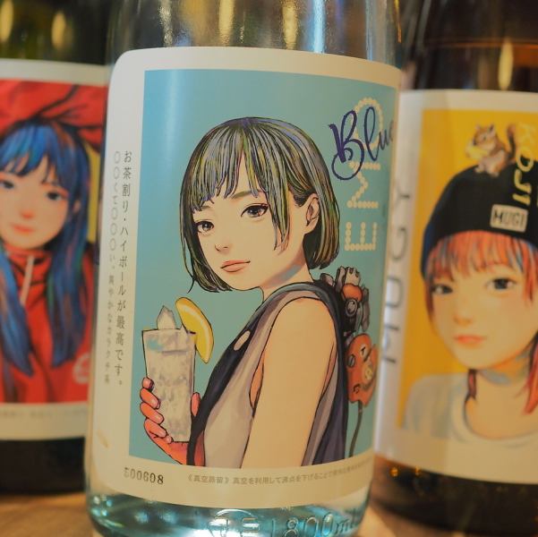 【おすすめは焼酎！】カウンターに並んだ焼酎瓶は目でも鼻でも舌でも楽しめます。ビジュも楽しめる可愛い瓶ラベル、ライチのように薫り高い芋焼酎など、当店に来たらぜひ焼酎と料理を楽しんでいただきたいです