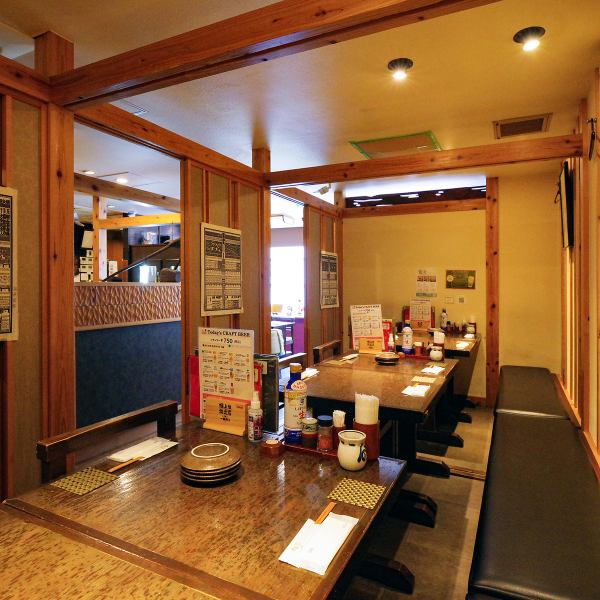 【お一人様・少人数も大歓迎】訪れる方の心を和ませるレトロ空間が魅力◎本厚木駅よりアクセスしやすい立地にあり、仕事終わりのサク飲み・2軒目利用にも使い勝手バツグン！半個室・カラオケ付きVIPルーム・テレビ付きのボックス席などは少人数グループでのお食事や宴会にもピッタリ！お席の確保は事前予約が確実です☆