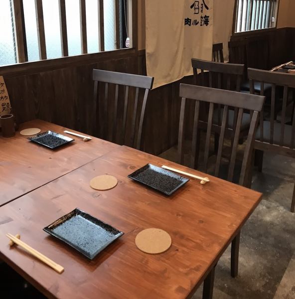 The stylish, modern Japanese restaurant has a total of 30 seats.The interior, unified in brown tones, was handcrafted by our staff! Tables can be joined depending on the number of guests, so it can be used for a wide range of occasions, such as girls' parties, various banquets, and family meals!