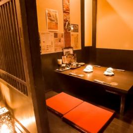 There are a number of digging-style private rooms where you can relax and take off your shoes without worrying about the surroundings.Tonight is a relaxing space, where you can relax and enjoy delicious food and a fun moment. ♪ In a private room space, you will create a Japanese space surrounded by the moonlight.Private room for 2 people ~ OK! Private room izakaya where you can taste seasonal hot pots and dishes, including the popular dish of Tsurutsu with cheese.