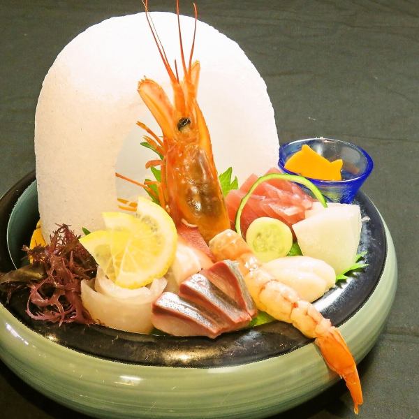 Enjoy fresh seafood! "Today's sashimi platter"
