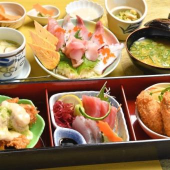 [Weekday only] Shokado bento with fried shrimp or fried oysters (includes a mini seafood bowl) 2,200 yen (tax included)