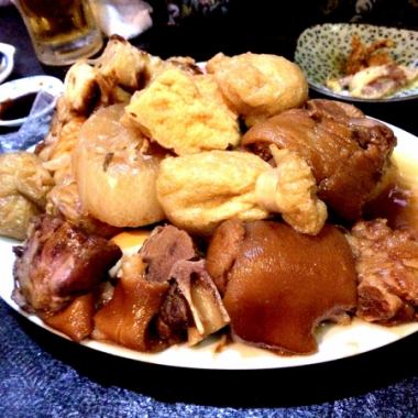 [精致的琉球关东煮，还加入了猪脚，让您吃得很满足♪ 9道菜品附无限畅饮]●。・Uchina套餐5000日元。●