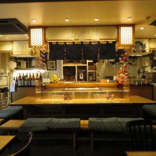 We recommend the counter seats where you can enjoy while watching the craftsmanship! It's easy for one person to stop by, so please use it for a little drink on your way home from work or shopping in Shinjuku! Please enjoy the sake that has been made!