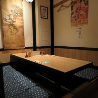 It is a digging seat for 5 to 7 people! It is a semi-private room seat, so it is recommended for banquets, girls-only gatherings, surprises, etc.The banquet surrounded by fashionable Kumiko banquet work will make you feel better! Please come to the izakaya "Ishin Shinjuku Dai Guard Store" for banquets in the Shinjuku West Exit area!