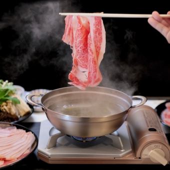 Shabu-shabu or Sukiyaki course, Japanese Black Beef and Agu Pork (Pie Pork) 200g 6,600 yen (tax included)